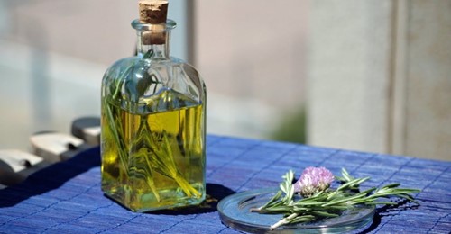 PREPARAR ALCOHOL DE ROMERO.