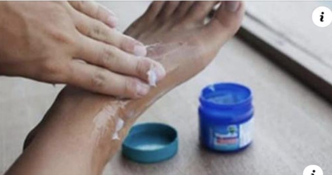 VICK VAPORUB EN LOS PIES